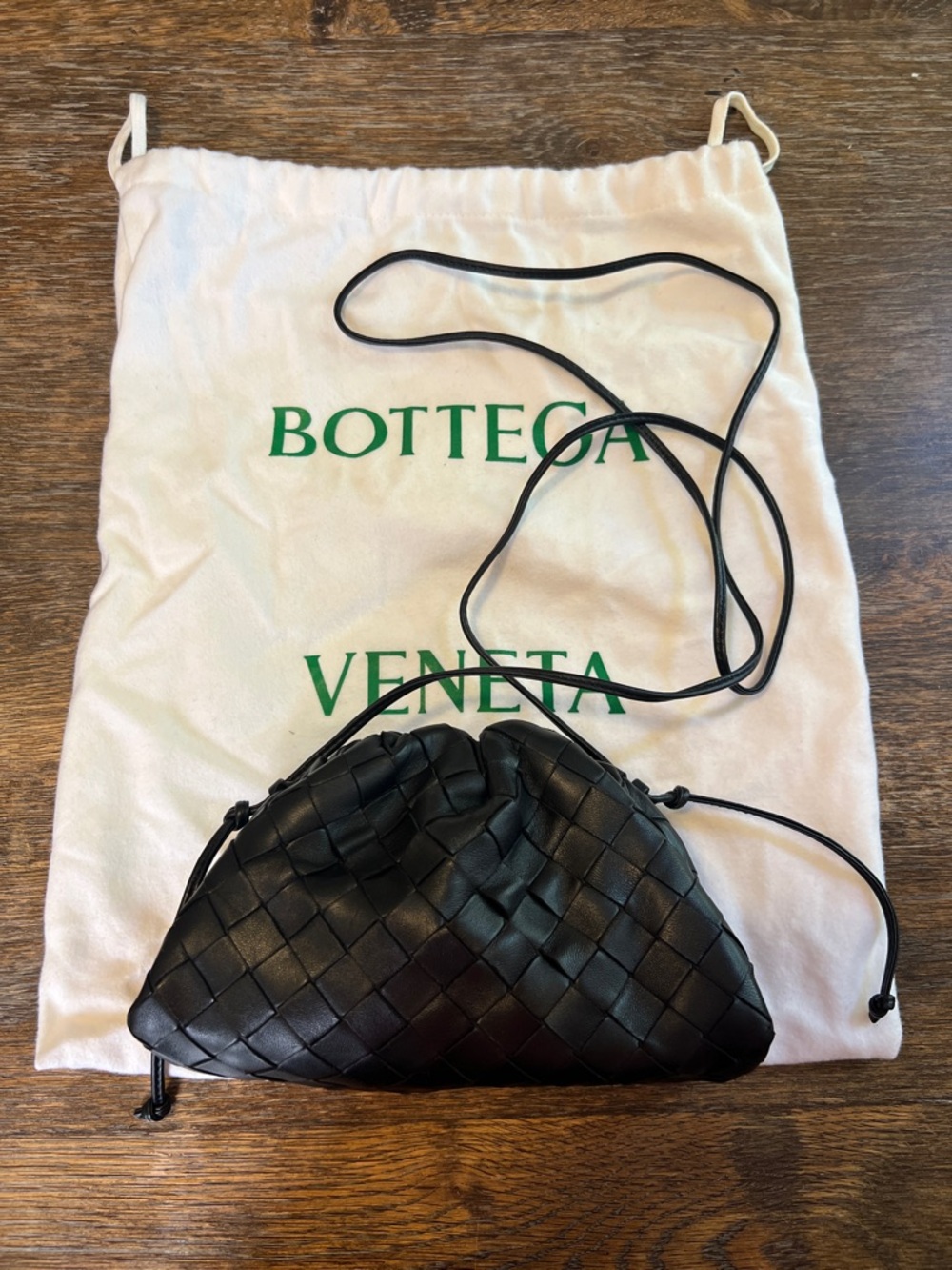 Bottega Veneta Black Woven Leather Crossbody Pouch - Picture 2 of 9